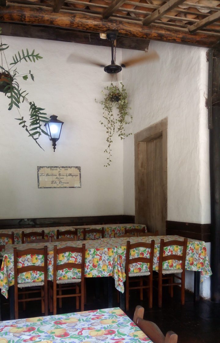 RESTAURANTE O CASARÃO 54