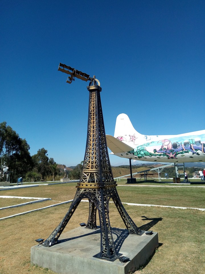 PRACA SANTOS DUMMONT ARACARIGUAMA SP