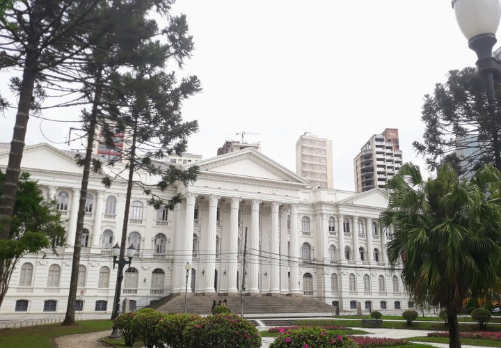 Universidade do Paraná - Curitiba