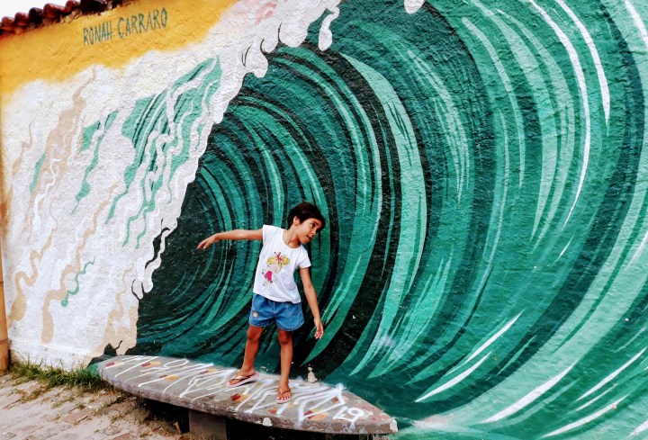 Beco da Mulher Maravilha - Grafites Maresias SP