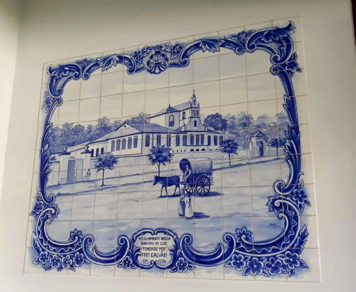 Painel de azulejos no Memorial Frei Galvão - Mosteiro da Luz SP