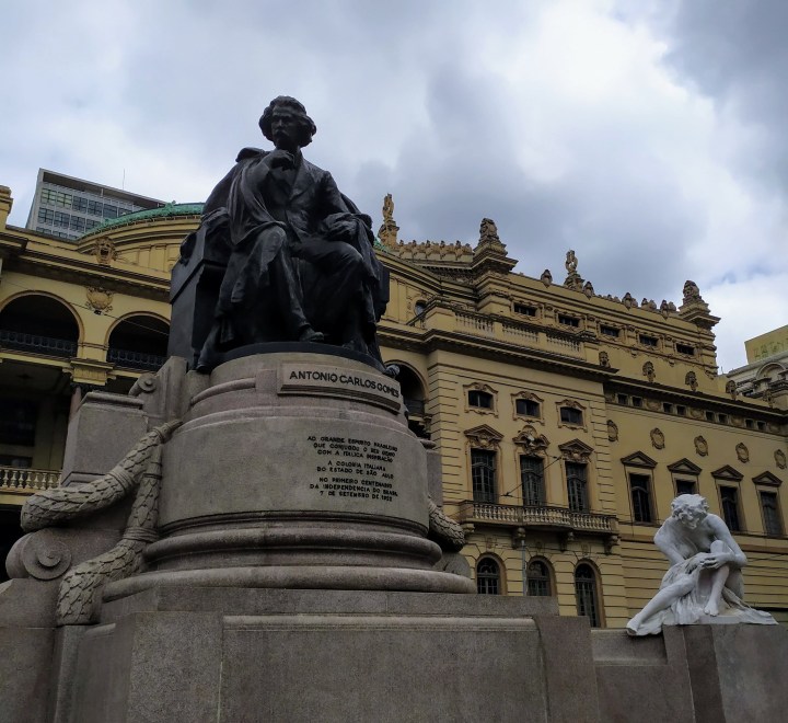 Carlos Gomes - Praça Ramos de Azevedo SP